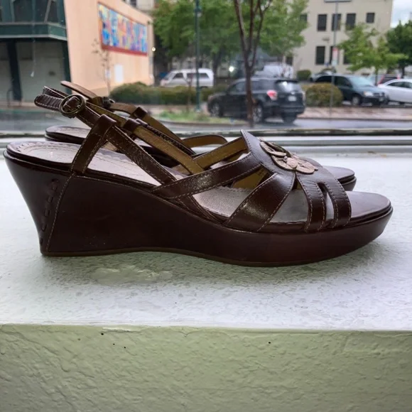 Brown and gold, leather wedge sandals - Picture 3 of 8